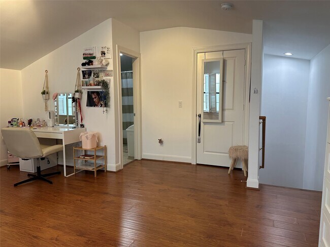 Building Photo - 30 Riva Row