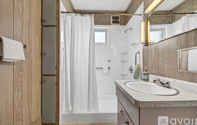 Building Photo - 20 Medford Pl