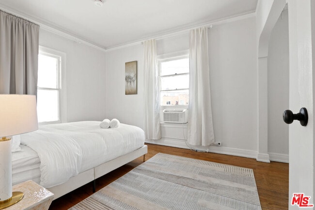 Building Photo - 442 N Orange Grove Ave