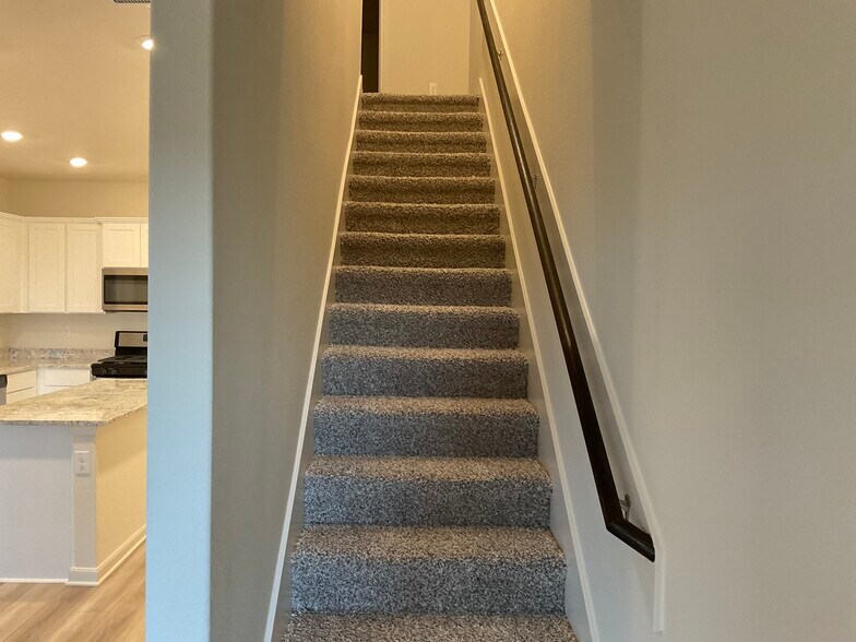Building Photo - 315 Stone Ct