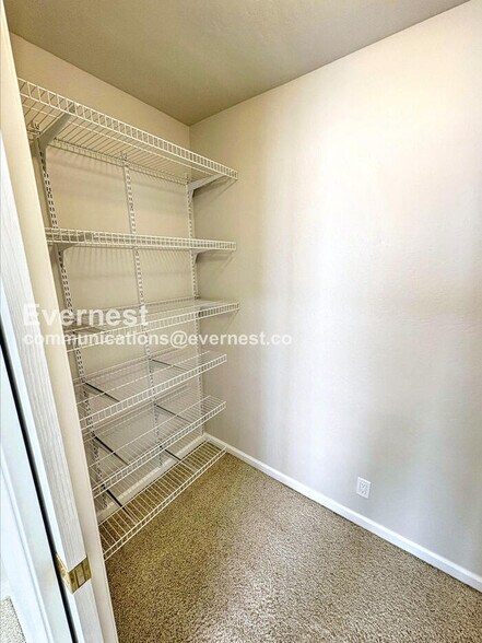 Building Photo - 736 Durshire Way