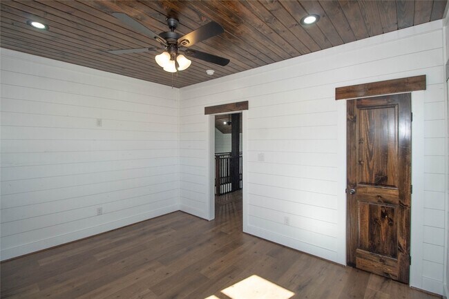 Building Photo - 1275 Castlewood Rd