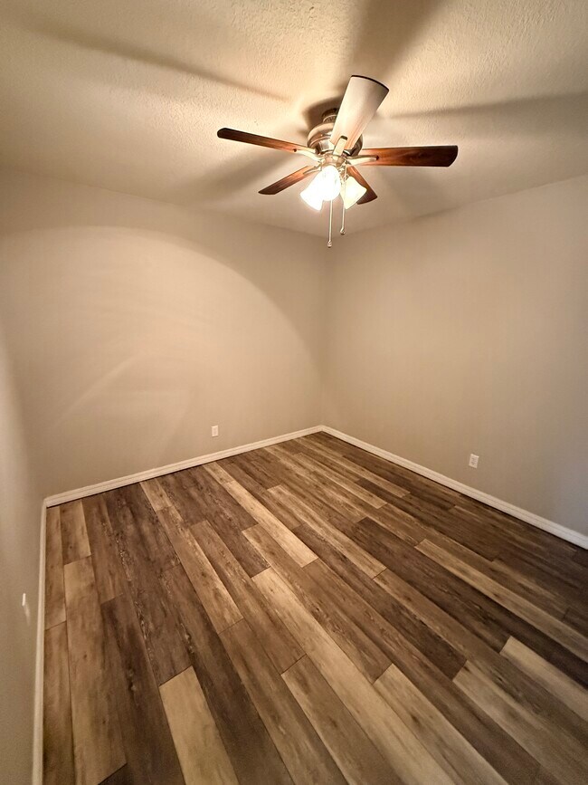 Building Photo - 822 Hardy Springs Cir