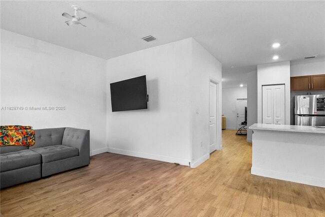 Building Photo - 1434 SW 54 Ave