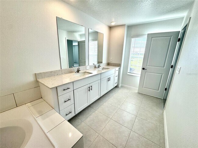 Building Photo - 9232 Bonita Mar Dr