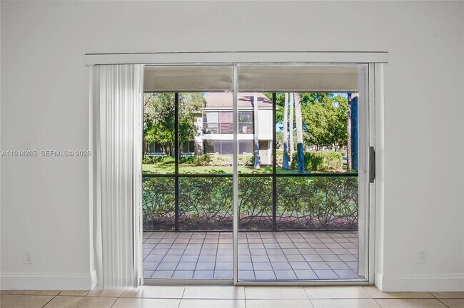 Building Photo - 606 Gardens Dr