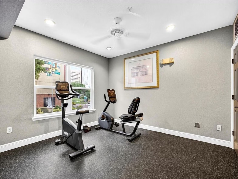 Building Photo - 304 E South St