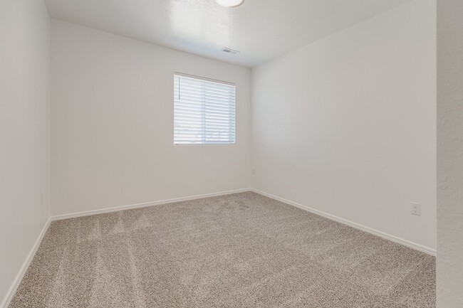 Building Photo - Beautiful 3 Bedroom Townhome for Lease!