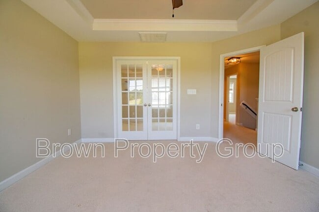 Building Photo - 2220 Oldenburg Ln