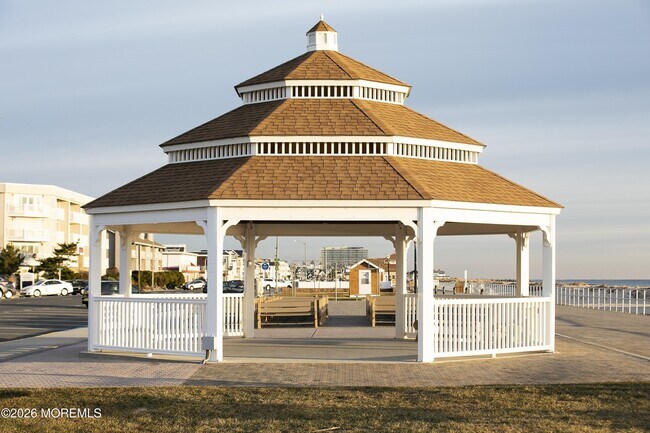 Building Photo - 114 2nd Ave