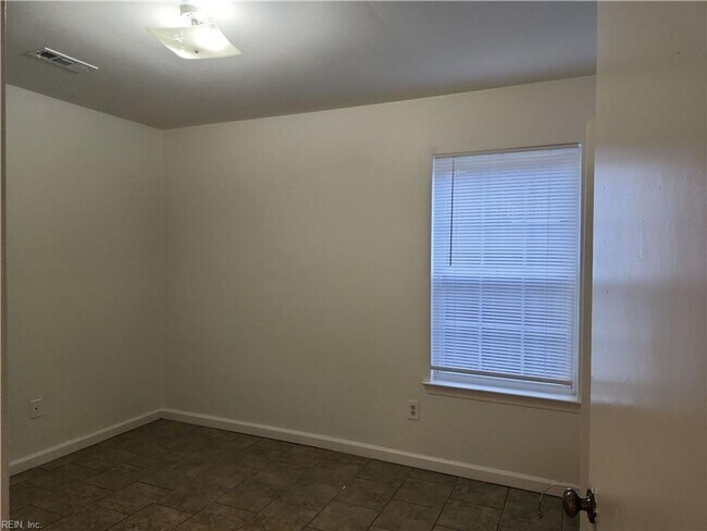 Building Photo - 6045 Bradford Dr