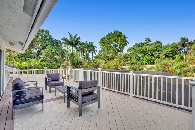 Building Photo - 2120 SW 28th Way