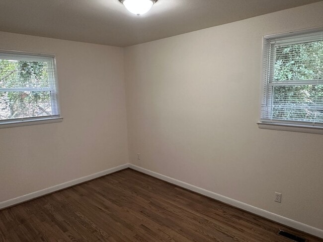 Building Photo - Country Club 3 Bedroom House