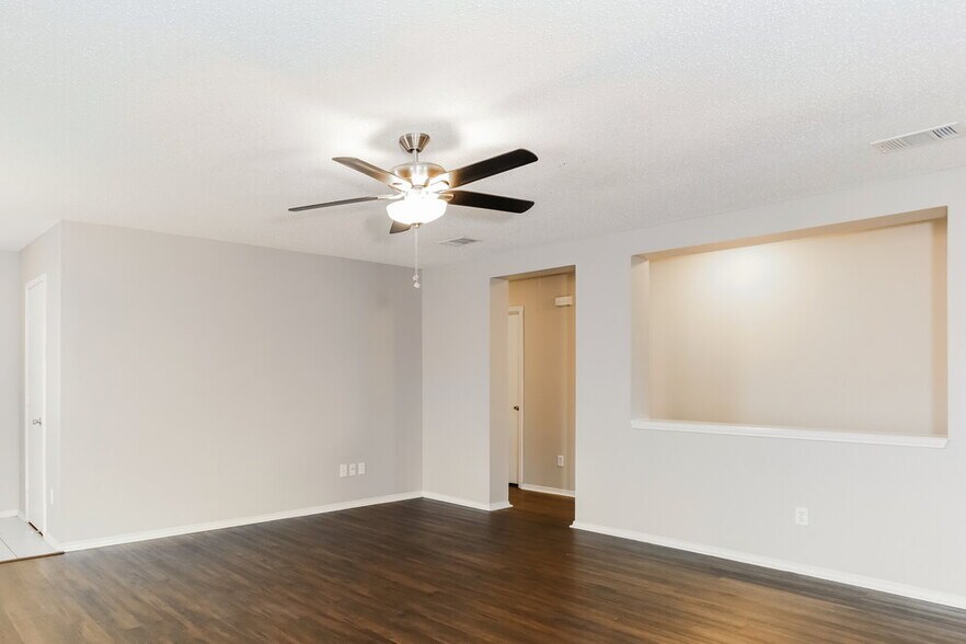 Building Photo - 249 Heritage Dr