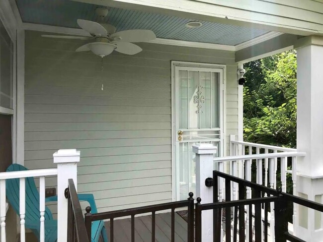 Building Photo - 1925 Iberville St