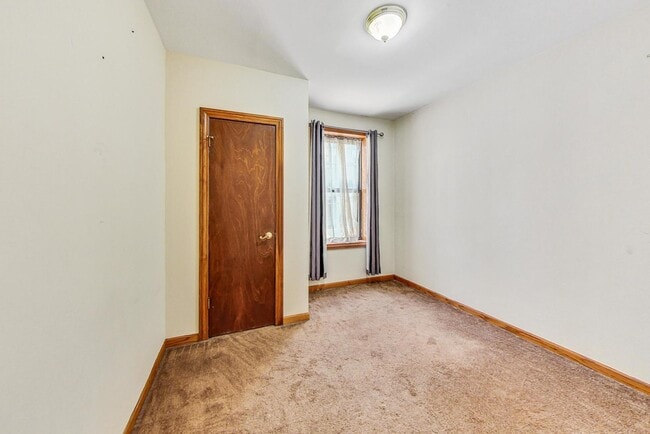 Building Photo - 838 N State St