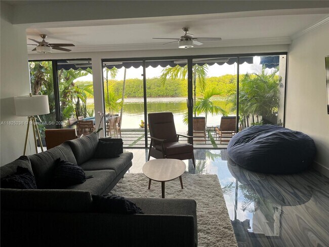 Building Photo - 440 Poinciana Island Dr