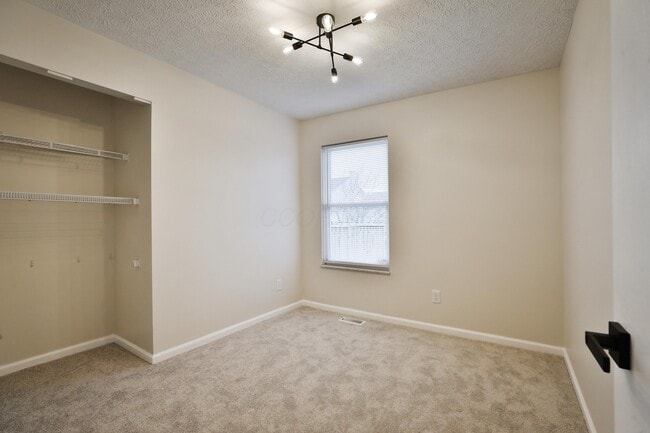 Building Photo - 989 Lavender Ln