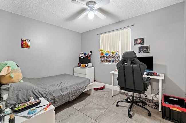 Building Photo - 1831 NW 94th Ave