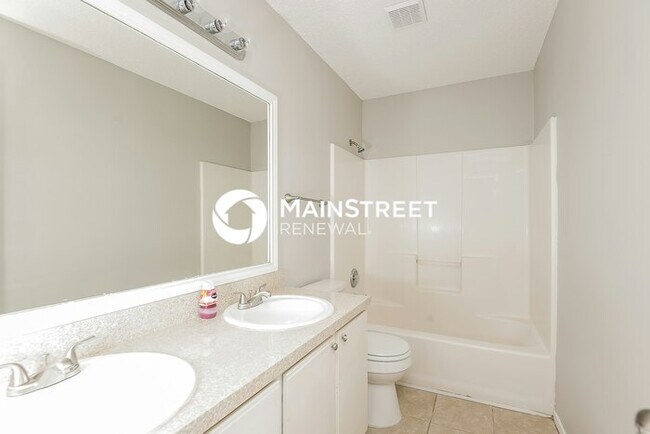 Building Photo - 4 Bedroom Pet-Friendly Home in Arlington, TX with Main Street Renewal