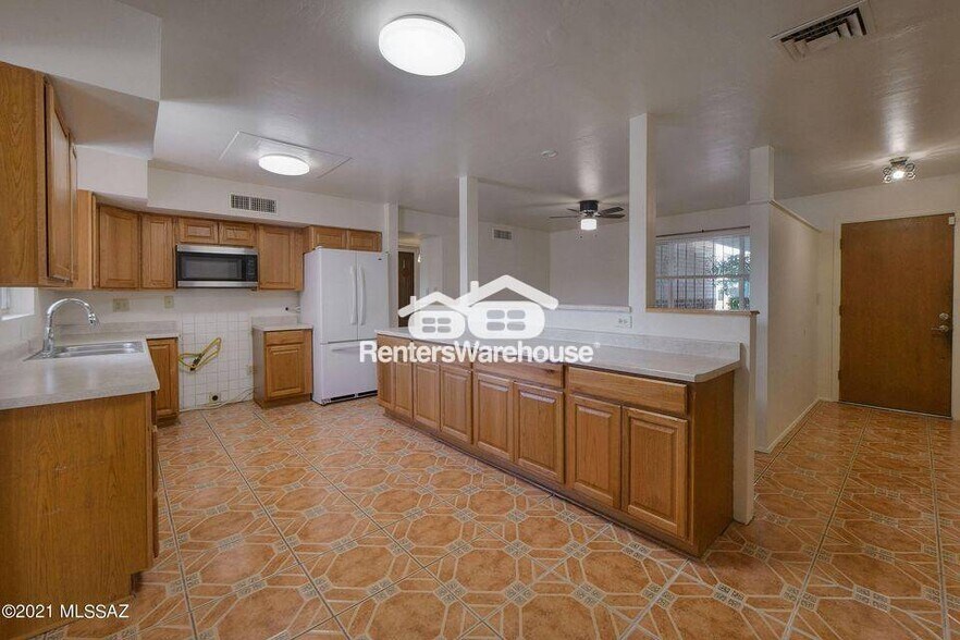 Building Photo - 6442 E Calle Pegaso