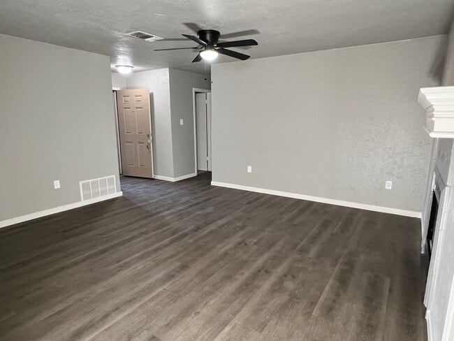 Building Photo - 919 SW 60th- AVAILABLE NOW!!