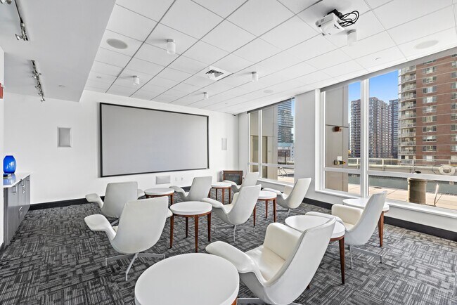 Building Photo - 2 2nd St