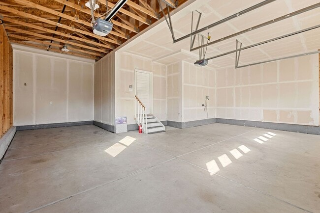 Building Photo - 2144 Yearling Dr