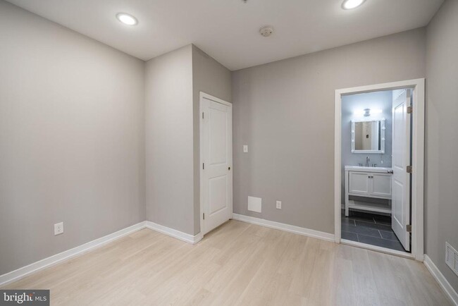 Building Photo - 2428 Jasper St