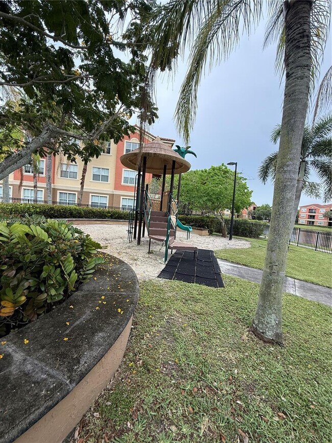 Building Photo - 4704 SW 160th Ave