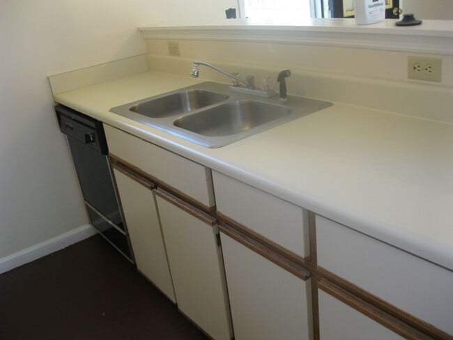 Building Photo - 252 Stonebridge Dr