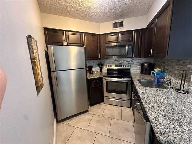 Building Photo - 3766 Southpointe Dr