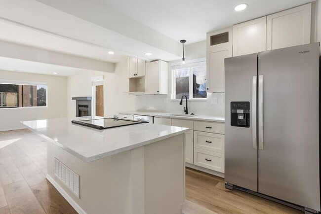 Building Photo - Move In Now – January Free + $500 Off February