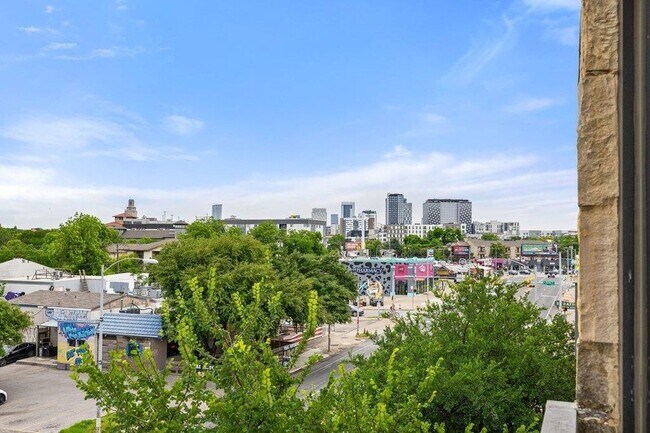 Building Photo - 3016 Guadalupe St