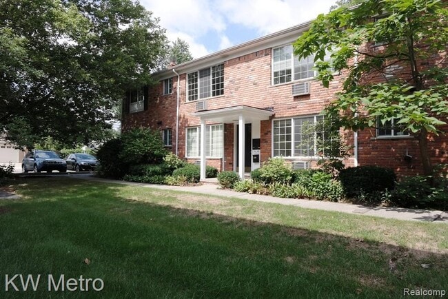 Building Photo - 630 ANN St