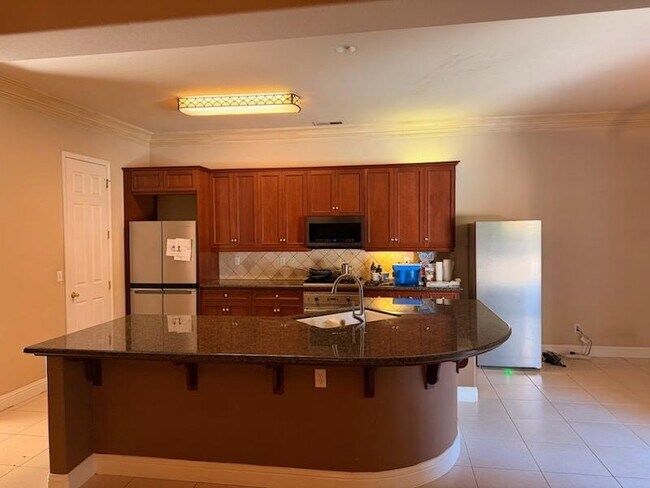 Building Photo - 3032 Hanson Ave