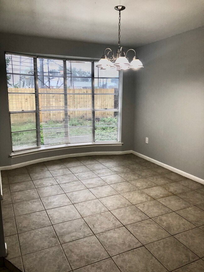 Building Photo - 10510 Kiber Dr