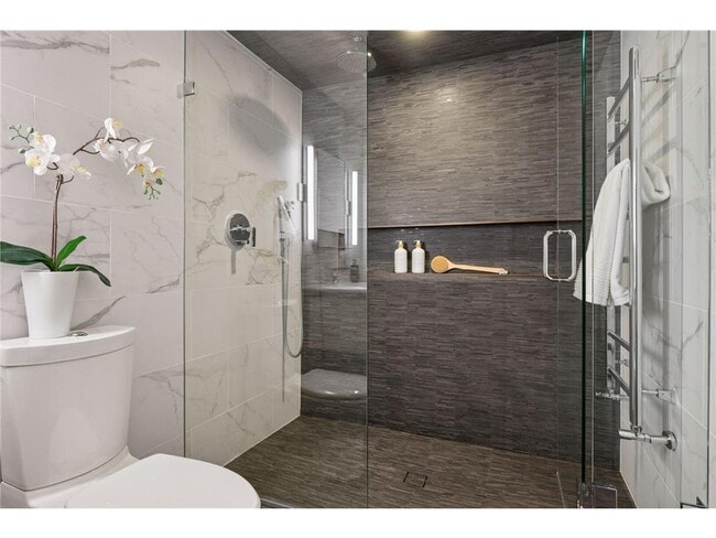 Building Photo - 3933 Zenith Ave S