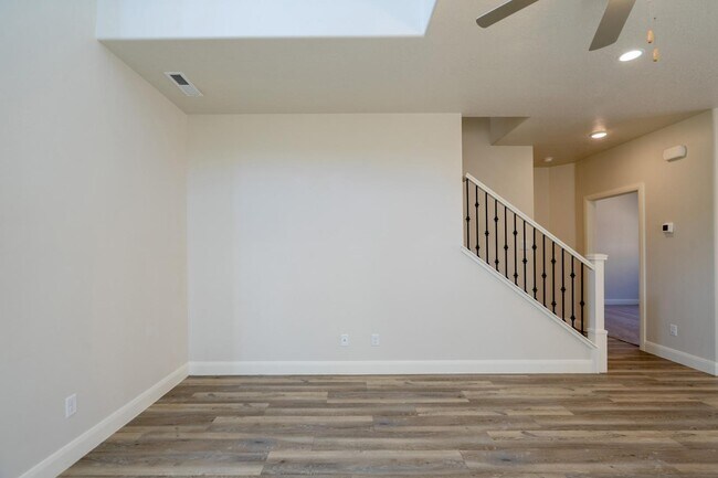 Building Photo - 548 N 550 W