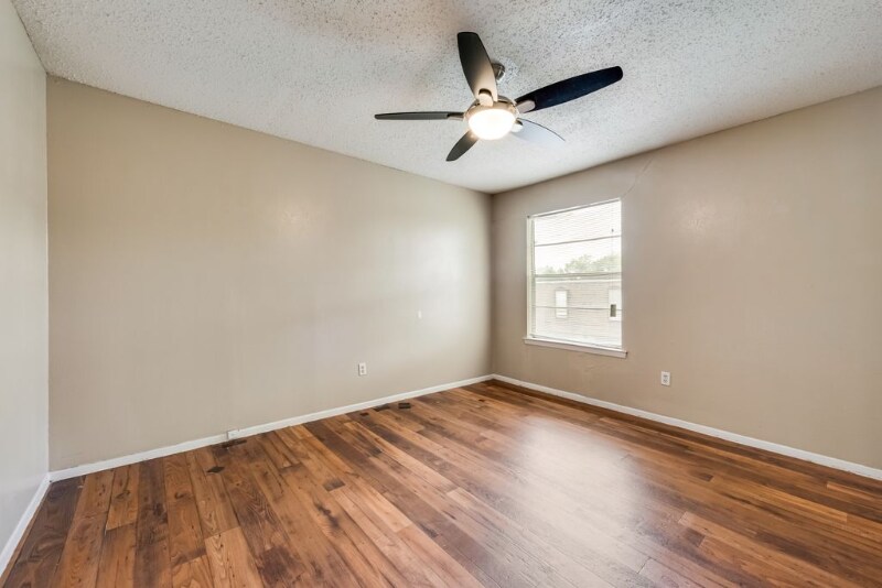 Building Photo - 2304 Long Ridge Ln