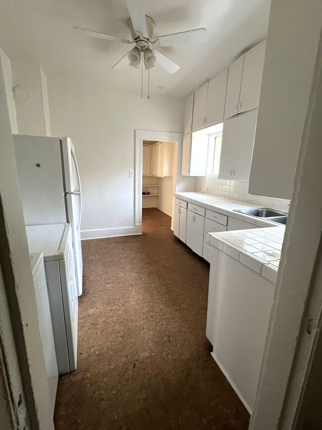 Building Photo - Available Now! 4/2 Walking Distance to CSU...