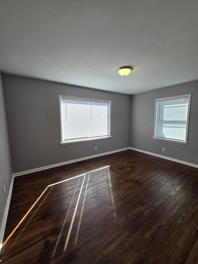 Building Photo - 715 N Kokomo Ave