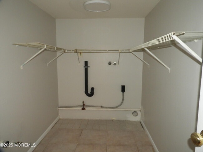 Building Photo - 330 Barcelona Dr