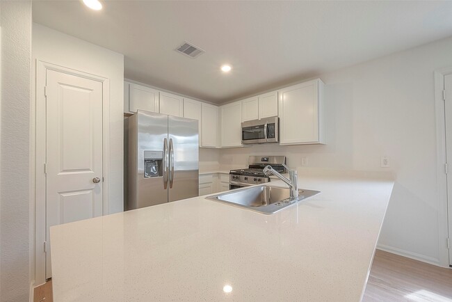 Building Photo - 1491 Las Cuevas Dr