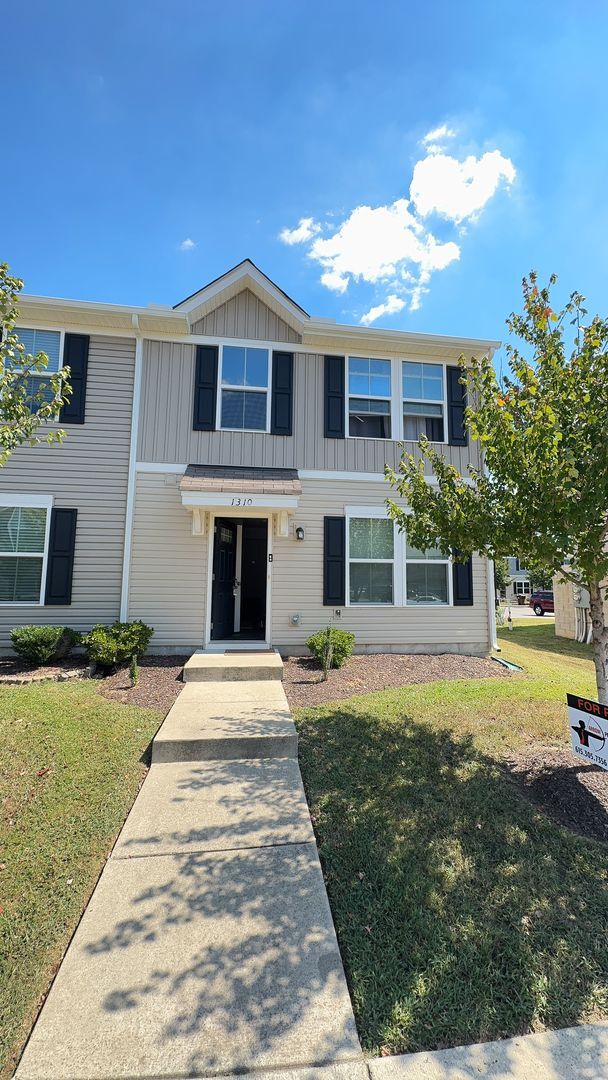 Primary Photo - 3 bedroom 2.5 bath townhome near East Nash...