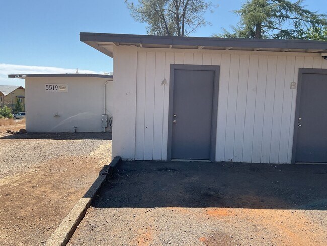 Building Photo - 5519 Paloma Ave