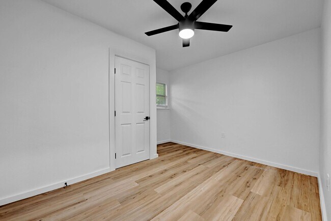 Building Photo - 1913 David St