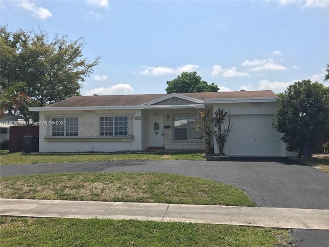 Building Photo - 6812 Doral