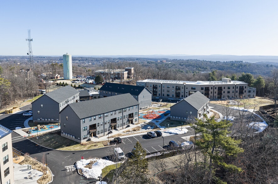 Building Photo - Golden Hill