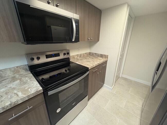 Building Photo - 210 Delido Ct